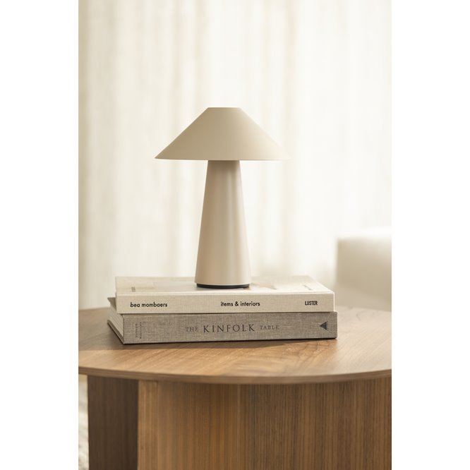 Beżowa lampa stołowa grzybek przenośna Cannes IP44 w salonie